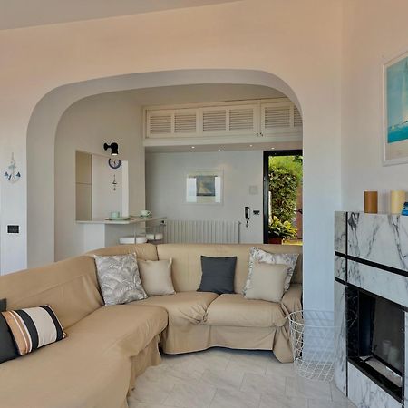 Апартаменты Porto Santo Stefano Vista Mare + Parcheggio Gratuito Экстерьер фото
