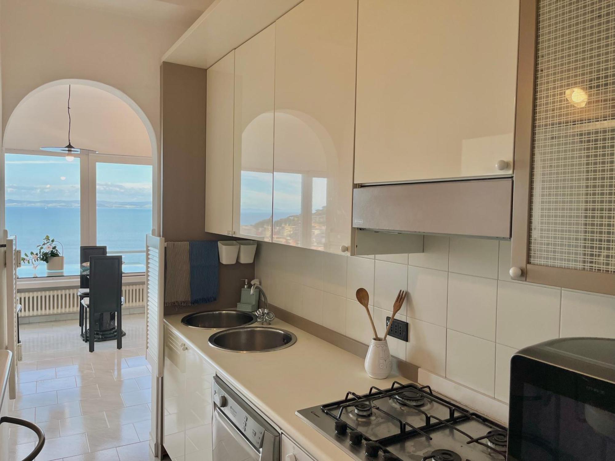 Апартаменты Porto Santo Stefano Vista Mare + Parcheggio Gratuito Экстерьер фото