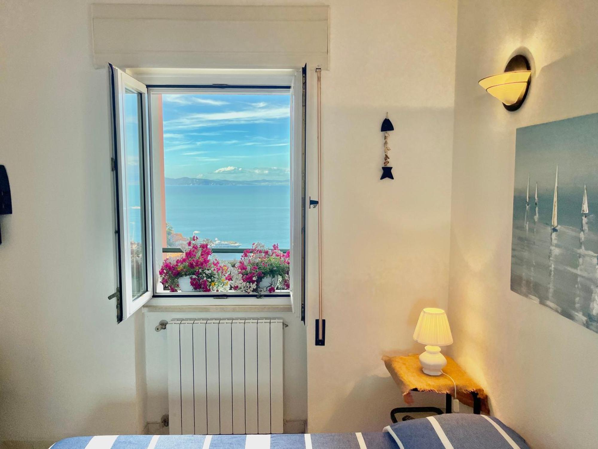 Апартаменты Porto Santo Stefano Vista Mare + Parcheggio Gratuito Экстерьер фото